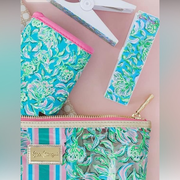 Lily Pulitzer Beach Day Pouch! ✨ - Picture 7 of 8